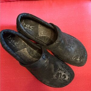b.o.c. Elaborate Unique Patterned‎ Black Slip-Ons Size 9